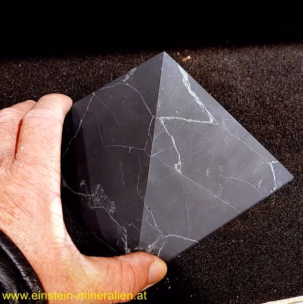 Schungit Pyramide - 15cm unpoliert – Bild 1