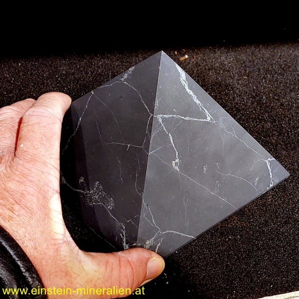 Schungit Pyramide - 15cm unpoliert – Bild 1