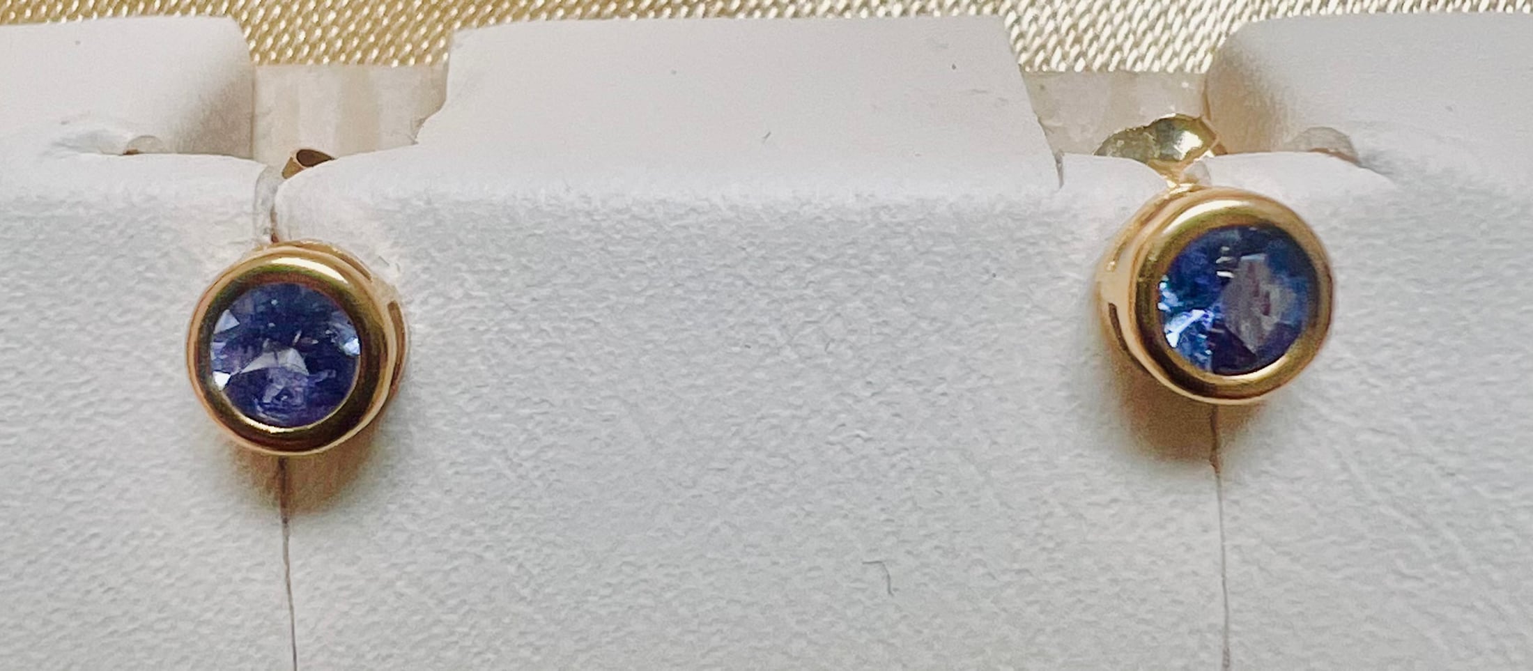Ohrstecker in Gold mit Tansanit – Bild 1