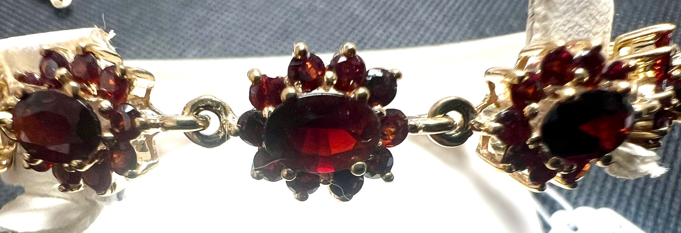 Armband in Gold mit Edelsteinen, Granaten – Bild 1