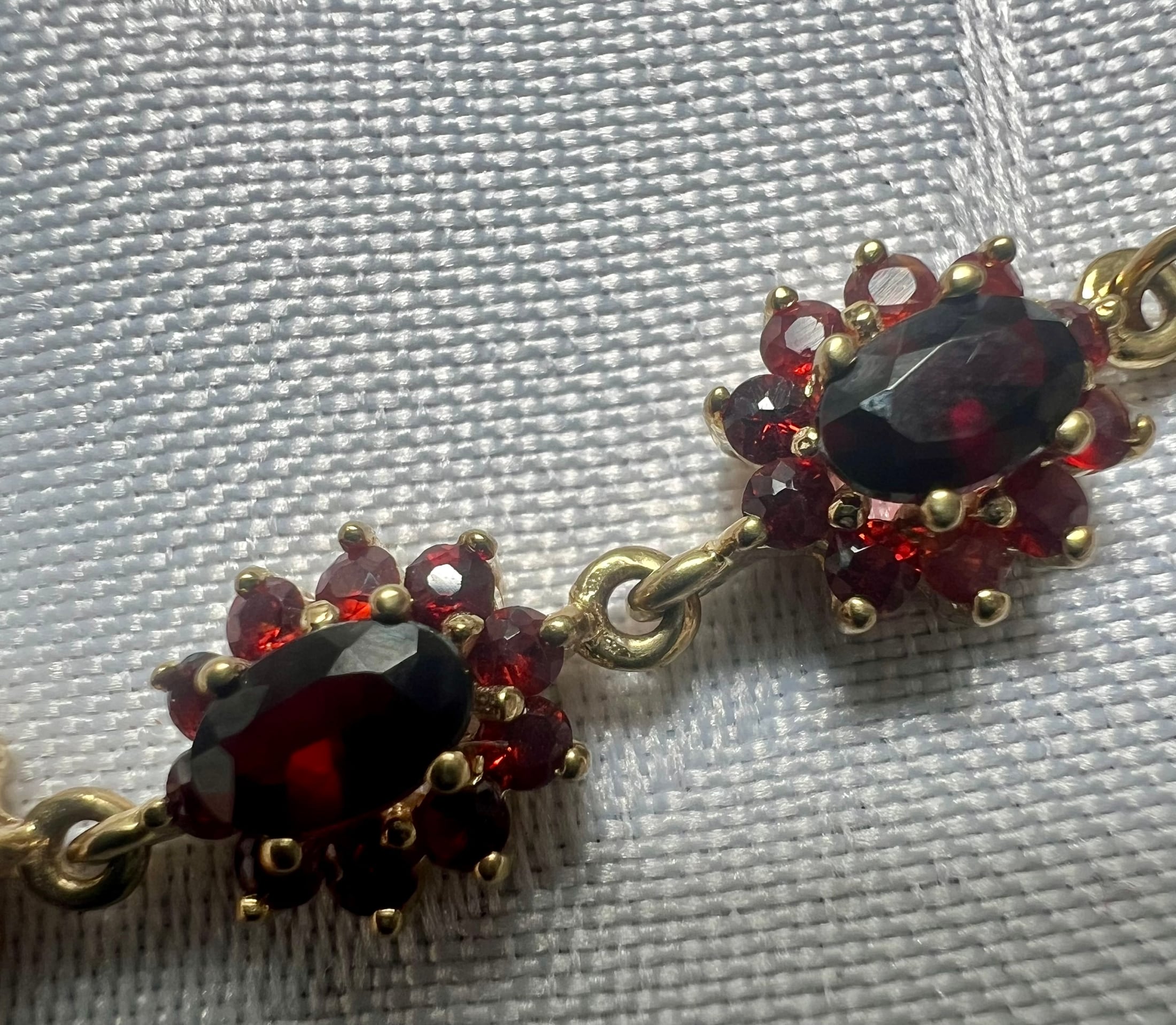 Armband in Gold mit Edelsteinen, Granaten – Bild 2