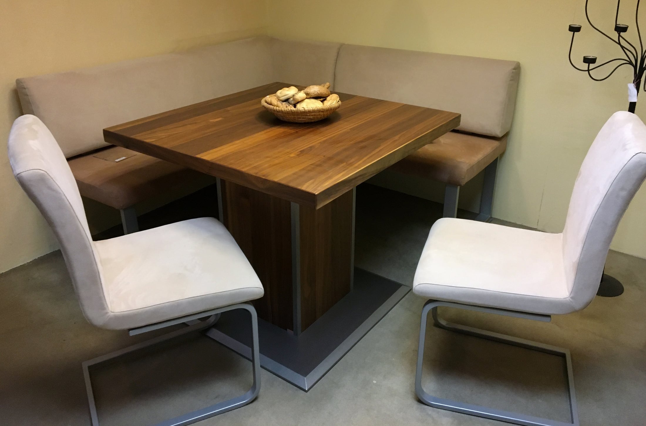 Eckbankgruppe 160x160 cm - Esstisch mit Verschiebeplatte in Nussbaum Echtholz – Bild 1