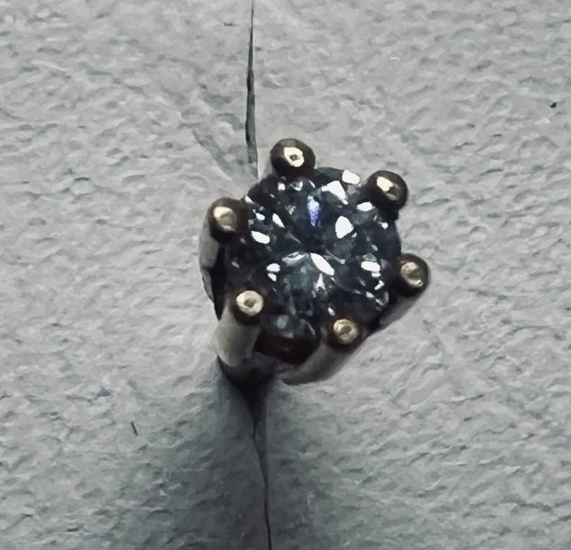 Ohrstecker, einzeln mit Brillant – Bild 2