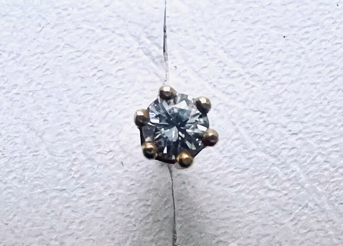 Ohrstecker, einzeln mit Brillant – Bild 1