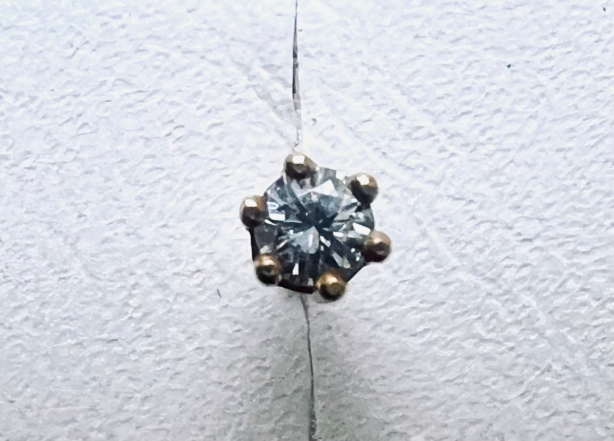 Ohrstecker, einzeln mit Brillant – Bild 1
