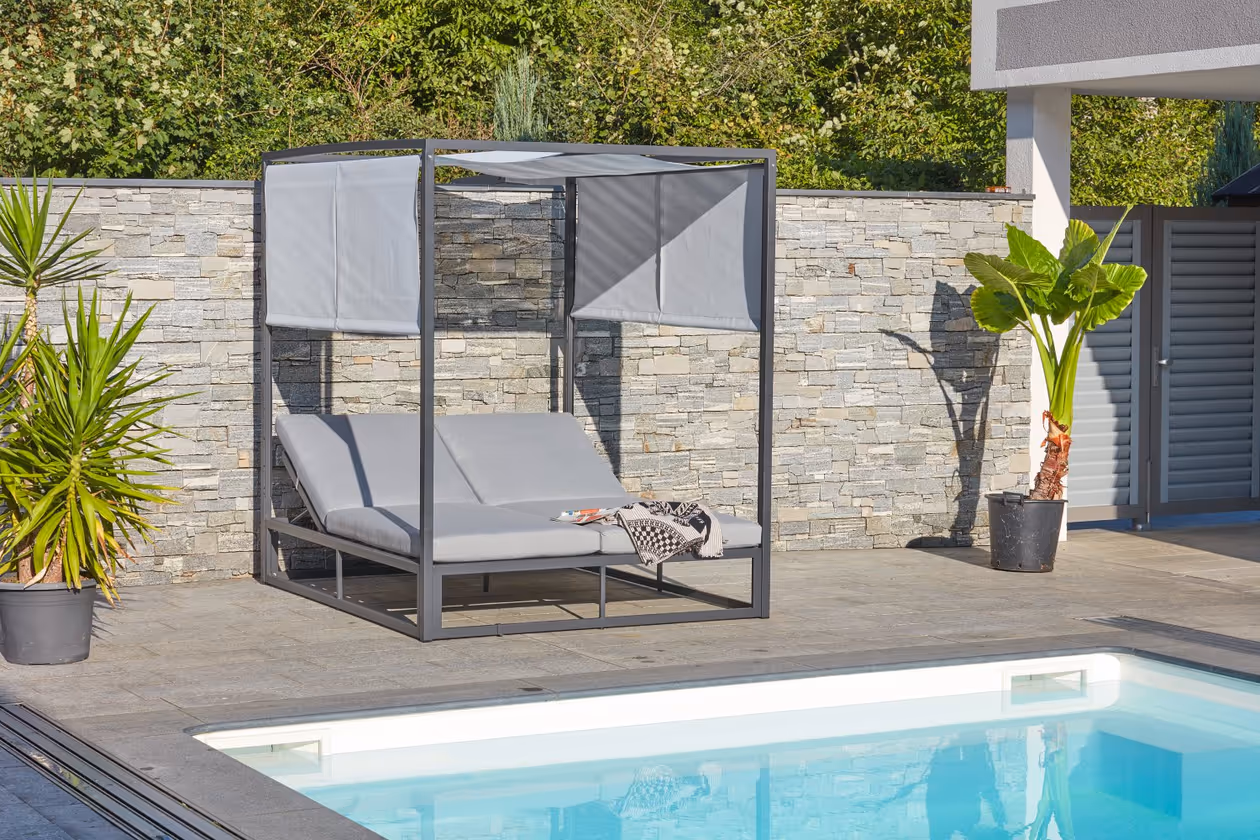 Garten-Liegebett mit Dach – Bild 1