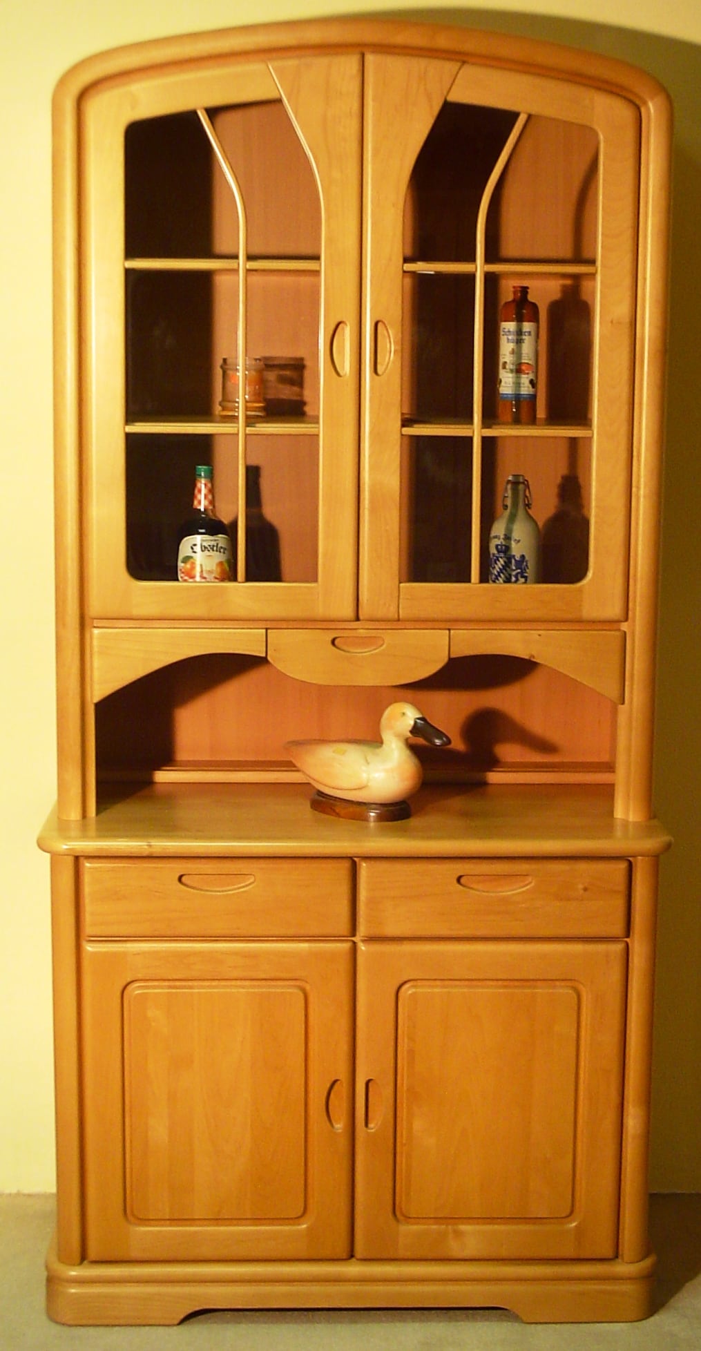 Glas-Vitrine in Erle Massiv – Bild 1